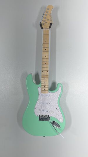 Amati Strat 100stlg,  brand new. Plays great w/bag.