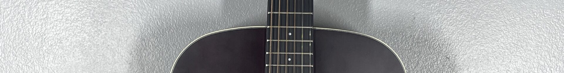 Alvarez RF26 Pack w/bag, tuner, strap, etc. Pro setup. Great starter.