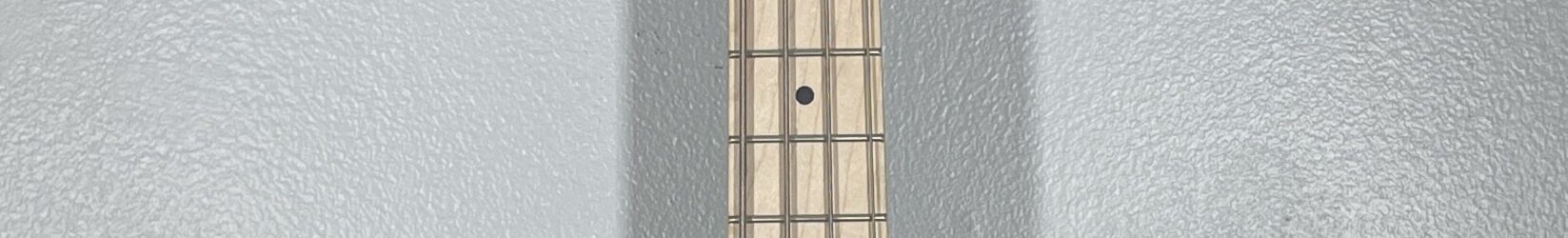 Squier Bronco bass, short scale, pro setup.